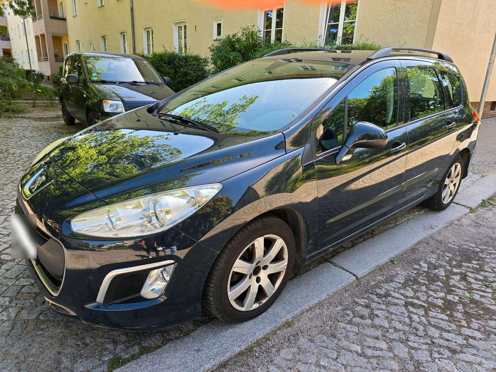 Peugeot 308 2011 — rear view