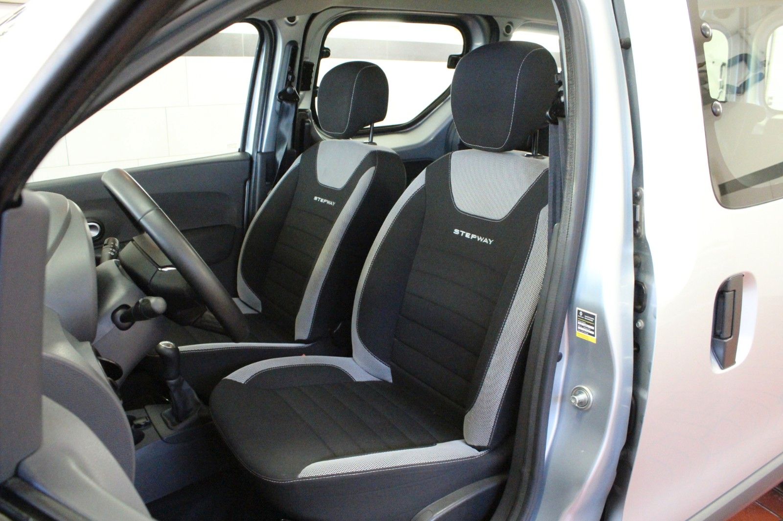 Fahrzeugabbildung Dacia Dokker SCe 100 Stepway *Navi*Klima*Kamera*