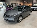 Volkswagen Jetta 1.4 TSI Navi Sitzh. BT PDC GRA Alu - Volkswagen Jetta mit Benzin-Antrieb: Limousine