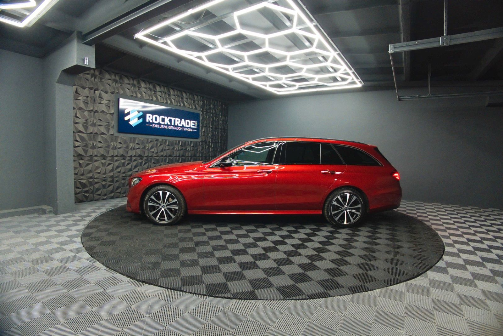 Fahrzeugabbildung Mercedes-Benz E 400d T 4Matic AMG Night-Paket ACC Widescreen