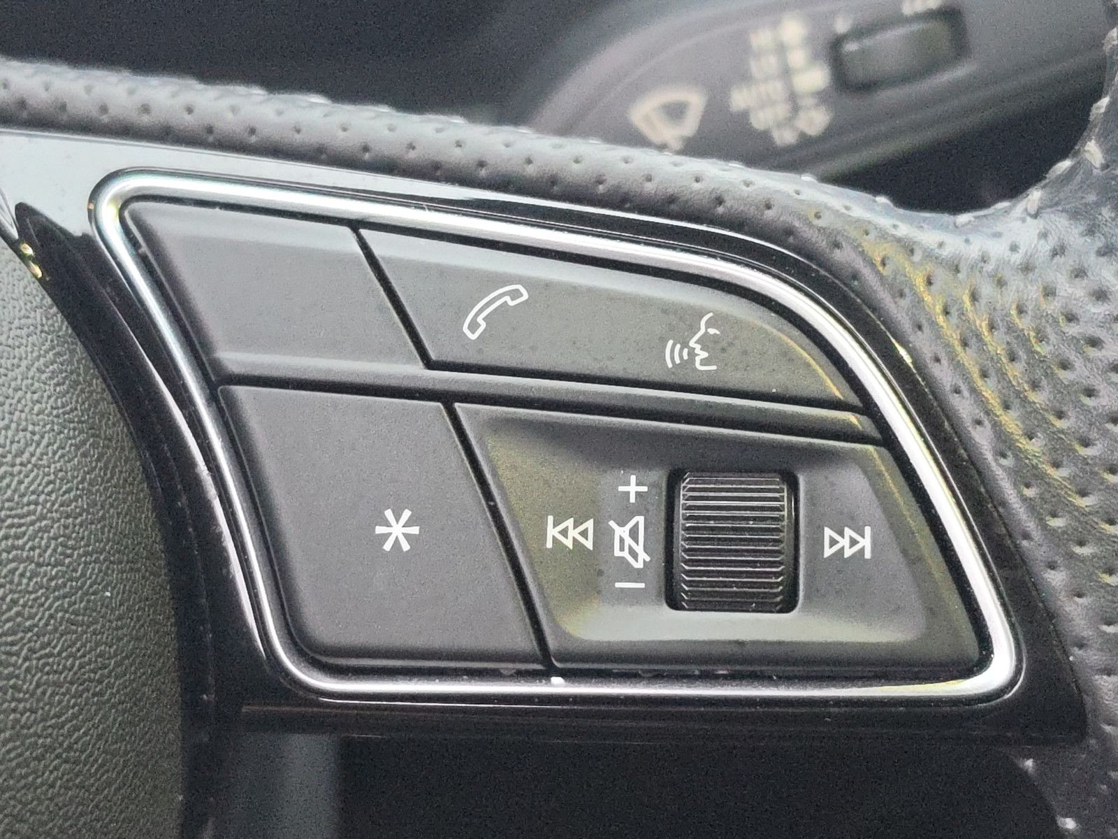 Fahrzeugabbildung Audi A3 Sportback 30 TDI S line LED AHK Kamera