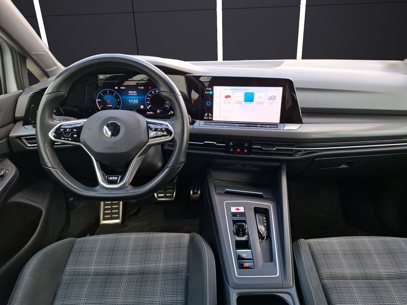 Fahrzeugabbildung Volkswagen Golf VIII GTD LEDplus Navi AID ACC PDC SH 19"