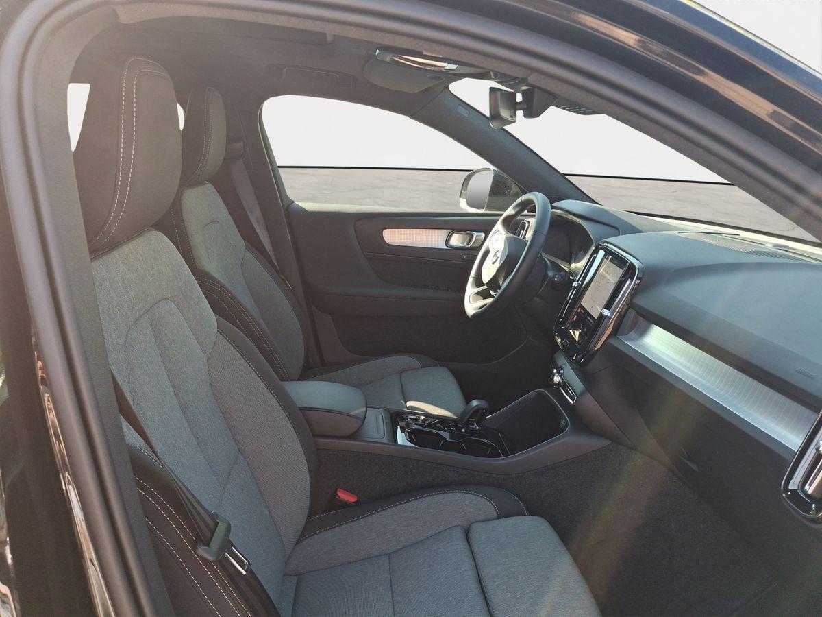 Volvo XC40 B3 Black Edition Plus 360° PANO AHK LED 20"