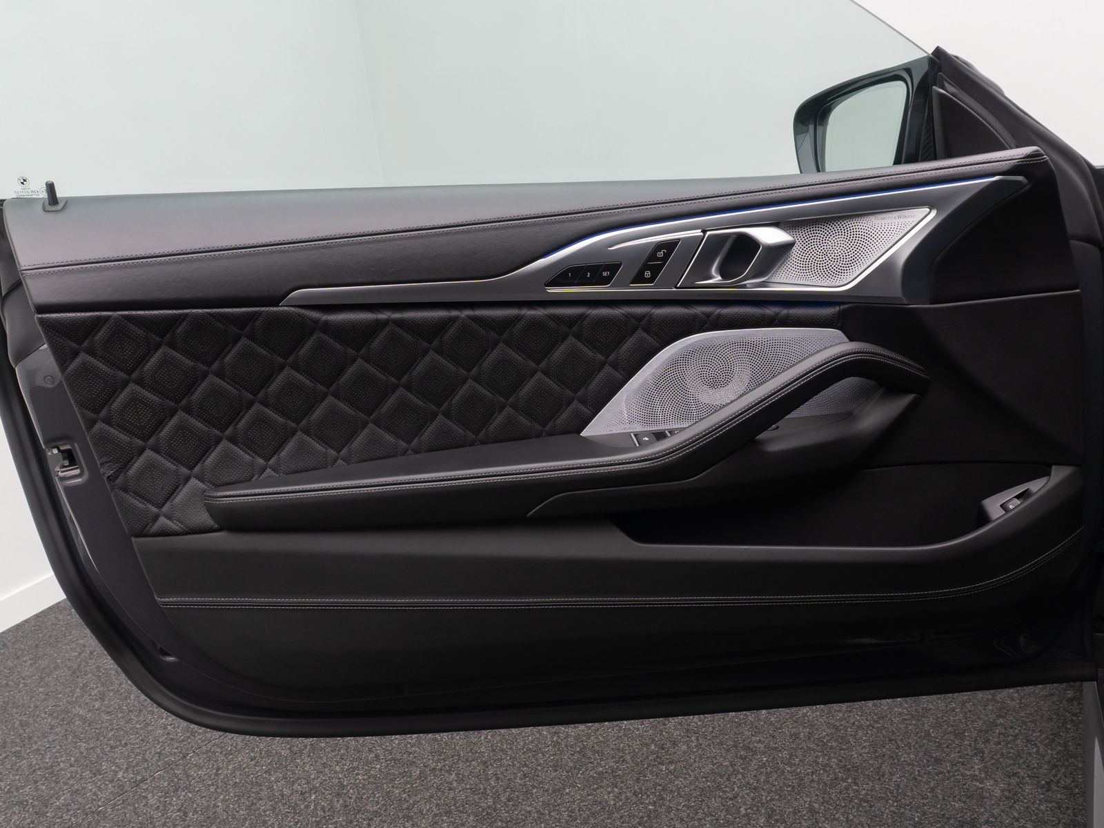 Fahrzeugabbildung BMW M8 Competition xD Cabrio B&W 360°Laser DAB Voll