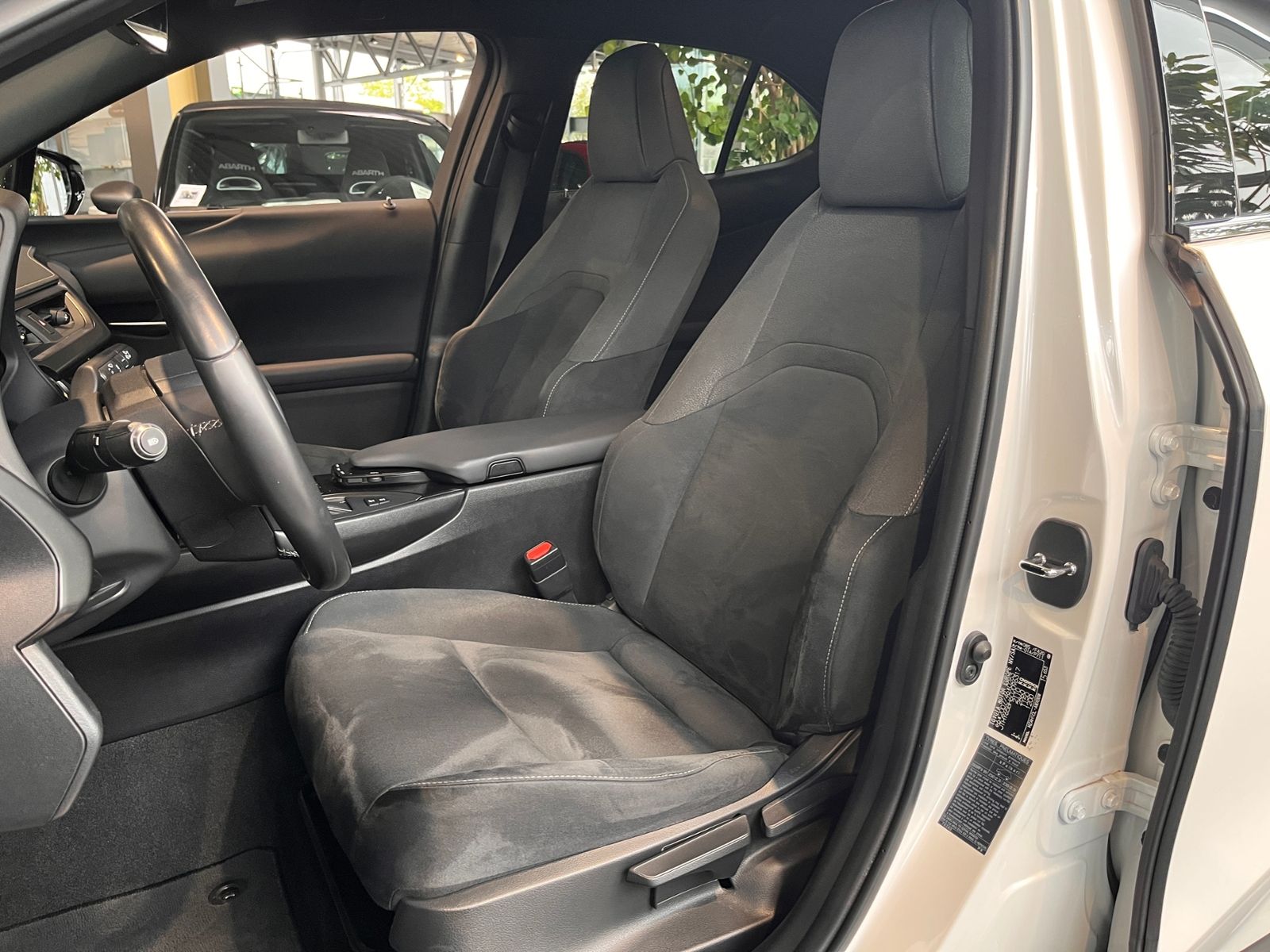 Fahrzeugabbildung Lexus UX 250 h Style AHK LED SHZ CARPLAY RFK