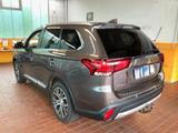 Mitsubishi Outlander Top 4WD 2.2 DI-D+7-SITZE+KAMERA+AHK+ - Mitsubishi Outlander mit Diesel-Antrieb: Allradantrieb, Geländewagen, Automatik, 2.2