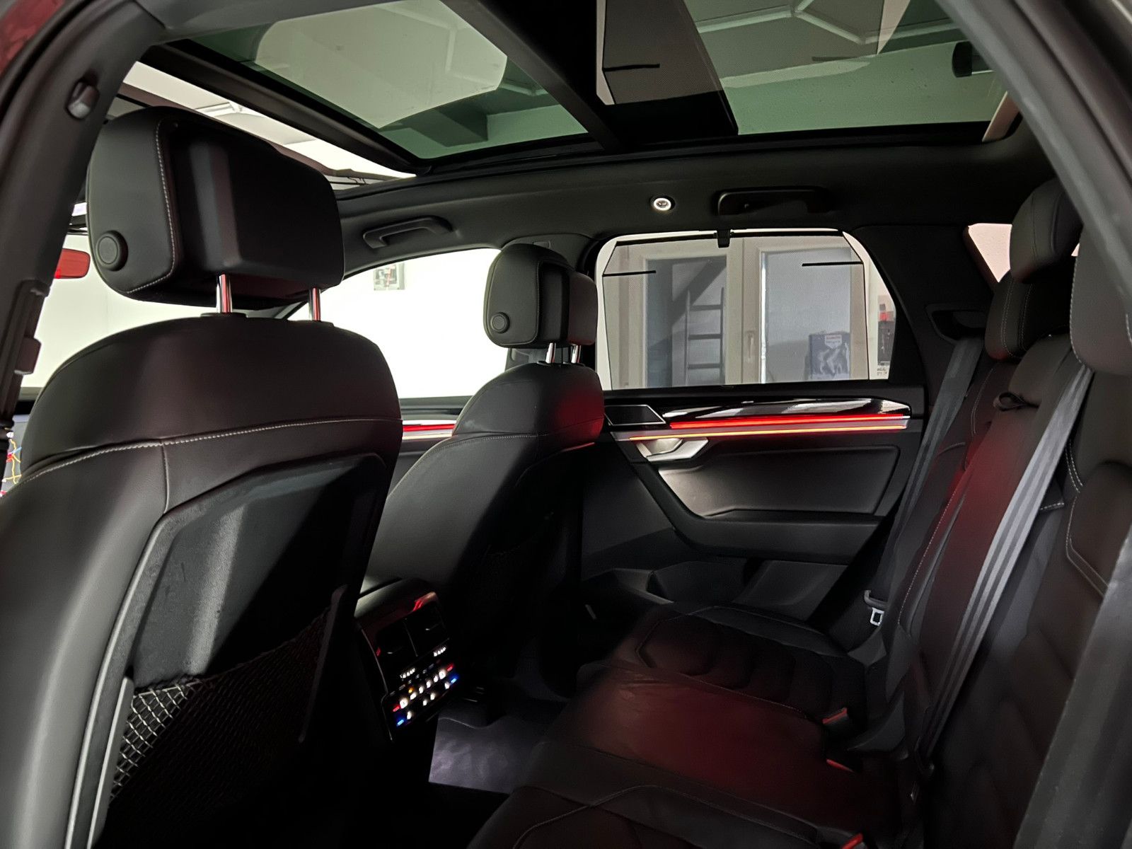 Fahrzeugabbildung Volkswagen Touareg R-LINE 4Motion/MASSAGE/ACC/AHK/INNOVIS.