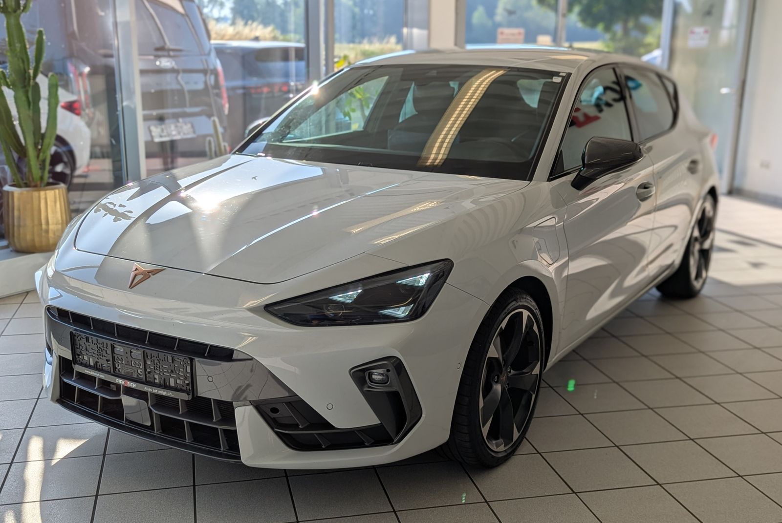 Fahrzeugabbildung CUPRA Leon 1.5 e-Hybrid Matrix Edge-Intelligent-Paket