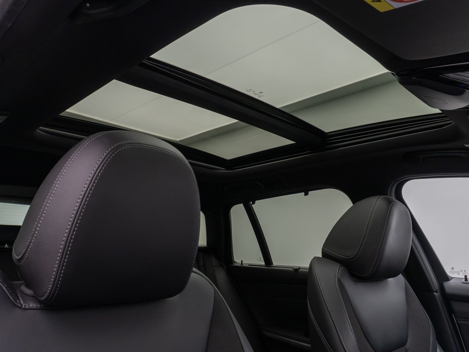 Fahrzeugabbildung BMW 320d xD Sport Line Panorama Laser 360° HUD HiFi