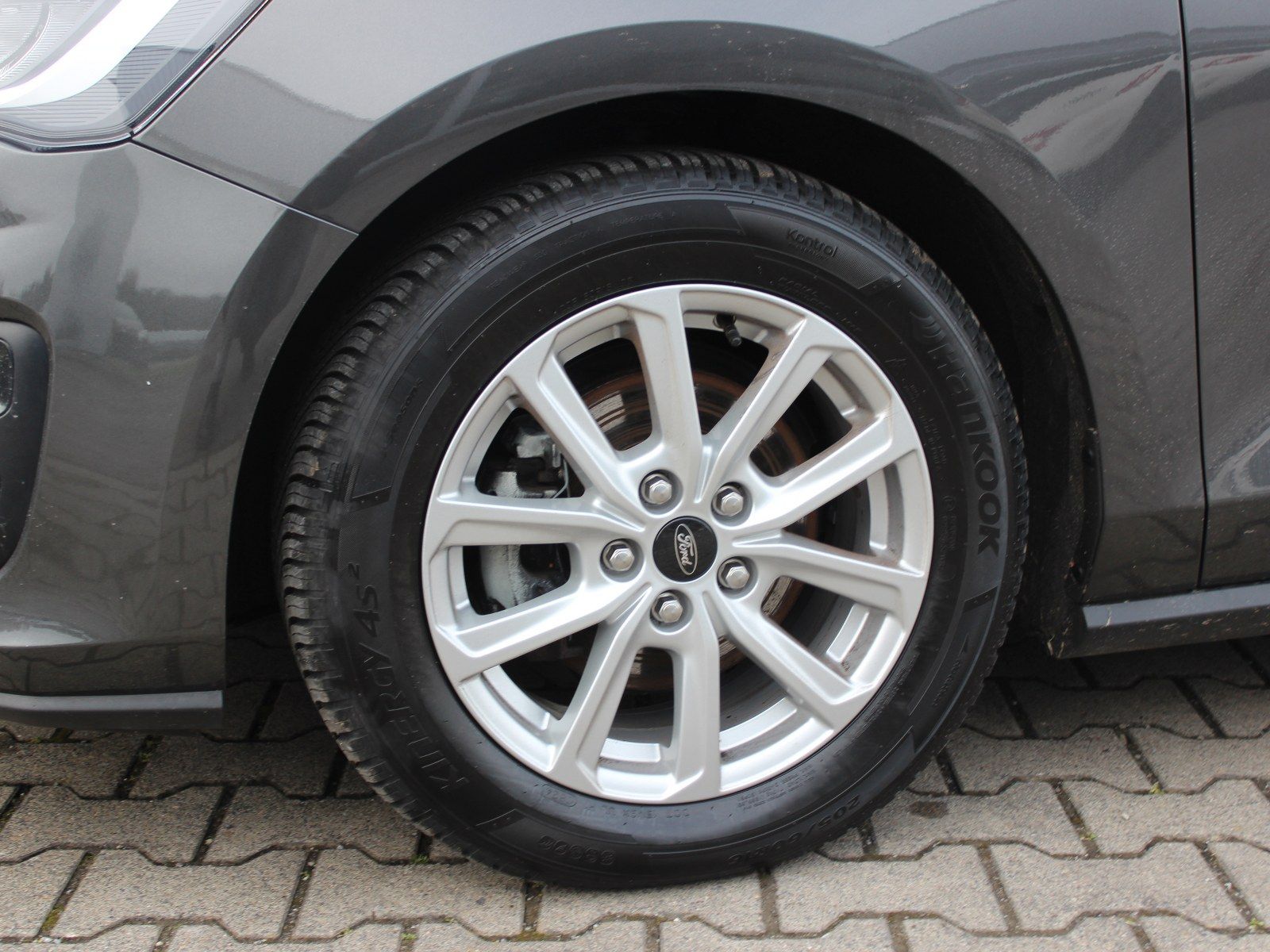 Fahrzeugabbildung Ford Focus Cool & Connect 1,5 EcoBlue