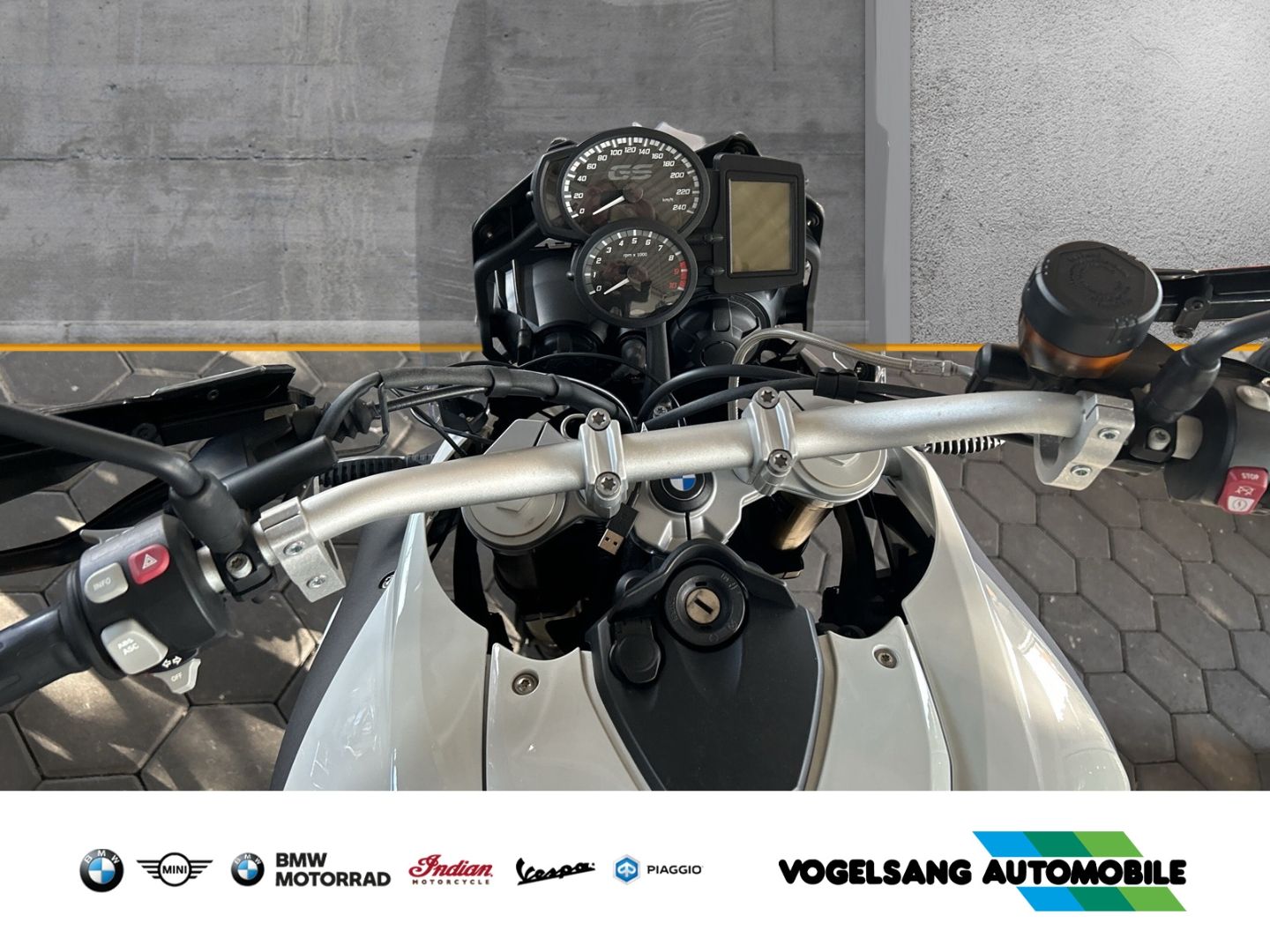 Fahrzeugabbildung BMW F 800 GS Tieferlegung, Heizgriffe, LED-Blinkleuc