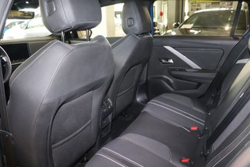 Fotografie des Opel Astra Sports Tourer 1.2 Turbo Automatik GS