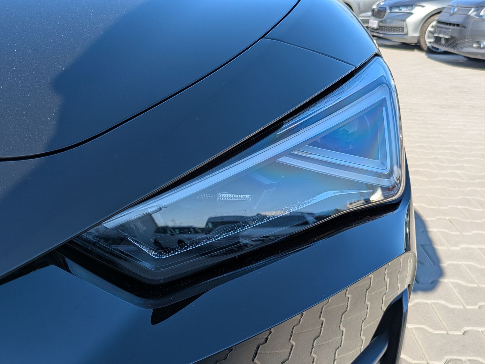 Fahrzeugabbildung CUPRA Leon 1.5 eTSI DSG MATRIX-LED*AHK*ACC*KAMERA*18"