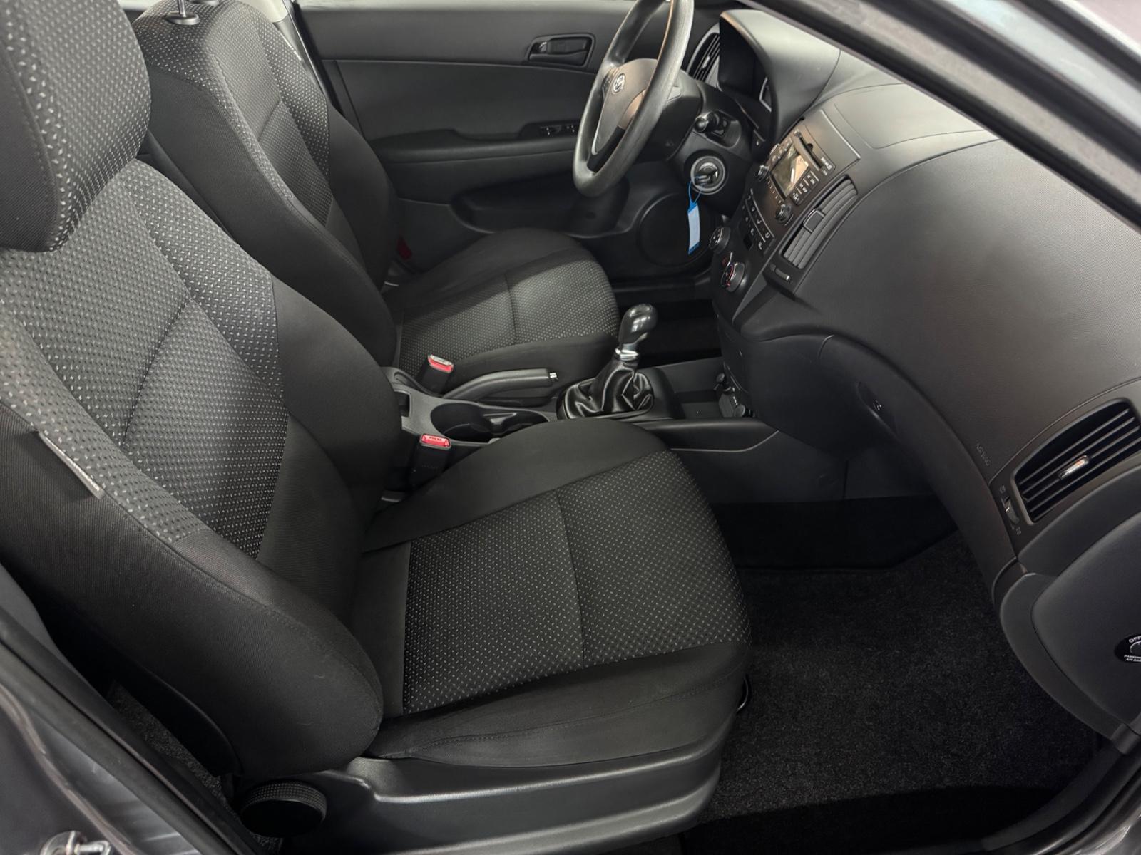 Hyundai i30 2012 — photo 19