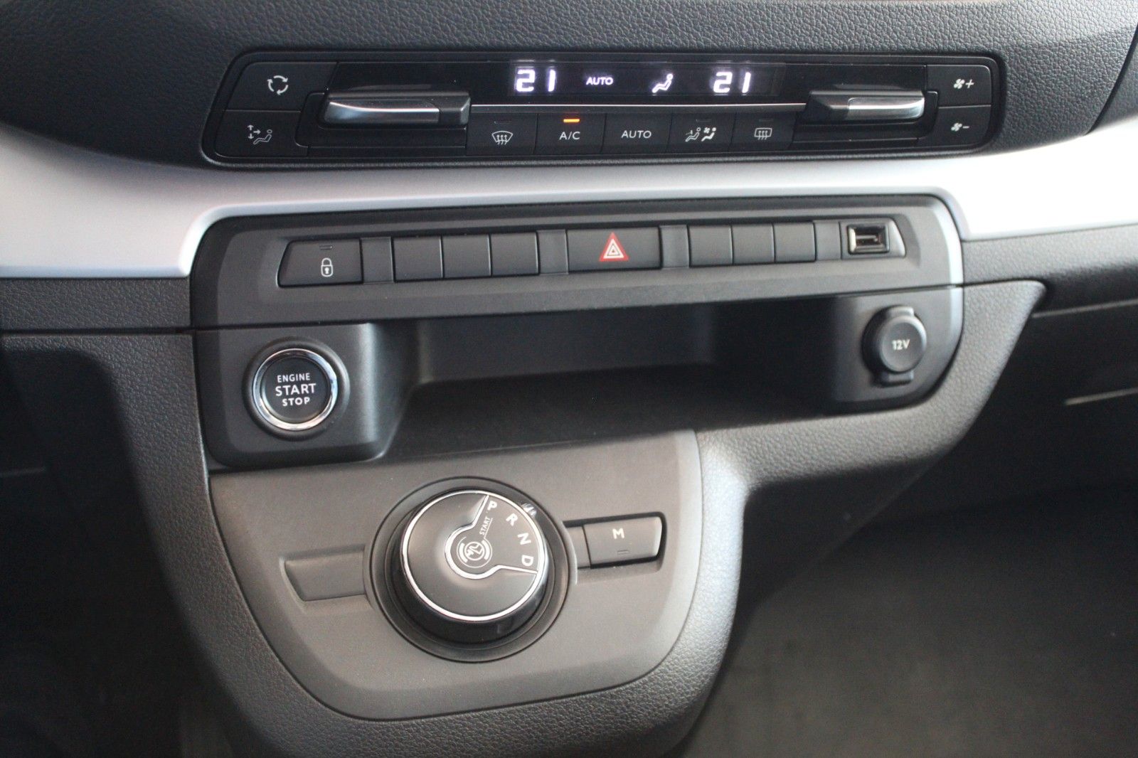 Fahrzeugabbildung Opel Zafira Life L, Automatik, 8 Sitzer, Xenon, AHK