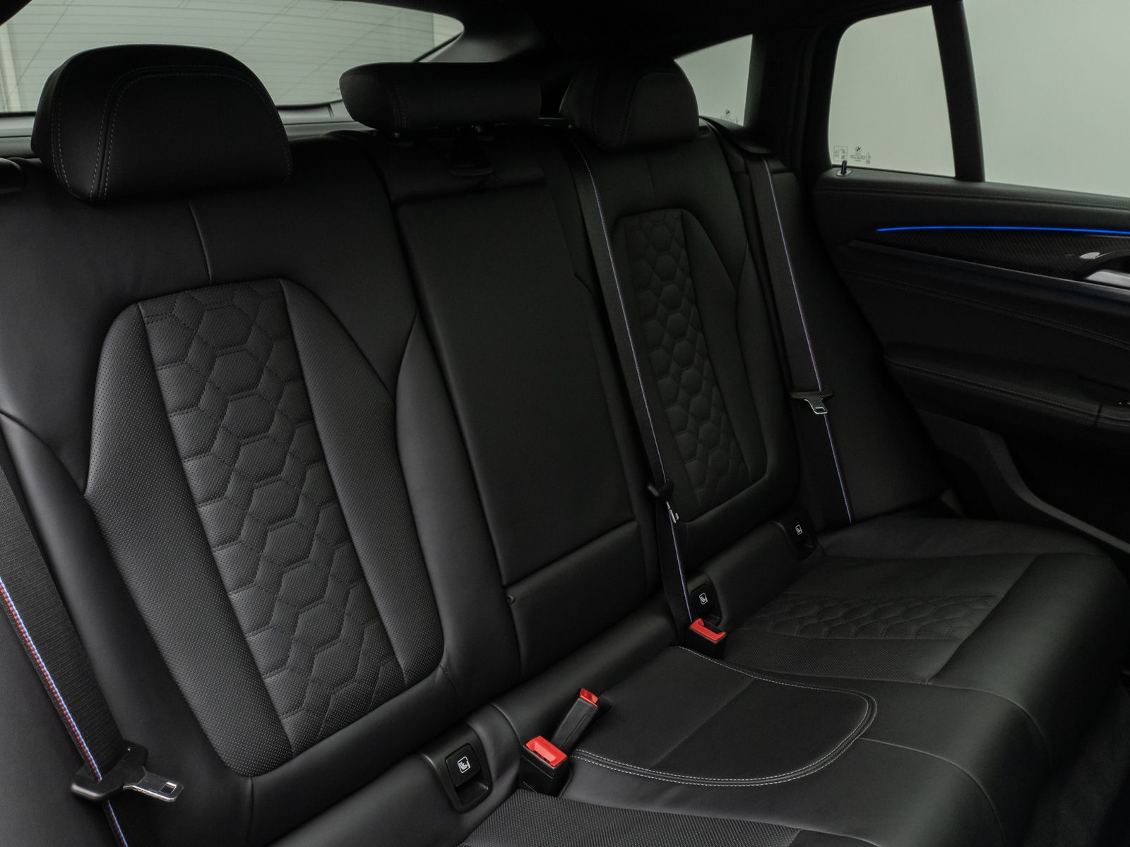 Fahrzeugabbildung BMW X4 M Panorama 360°HUD H/K TV DispKey