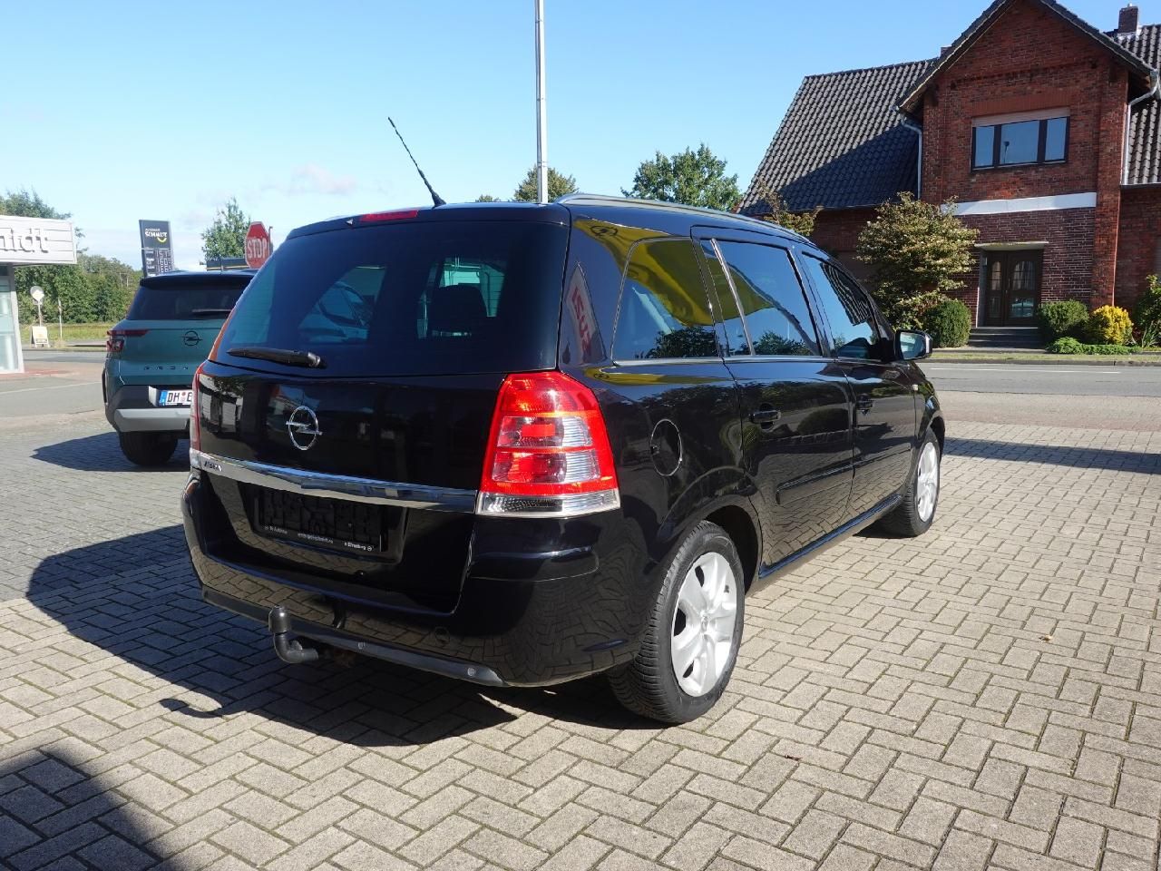 Fahrzeugabbildung Opel Zafira B 1,8 Design Edition 7-Sitzer
