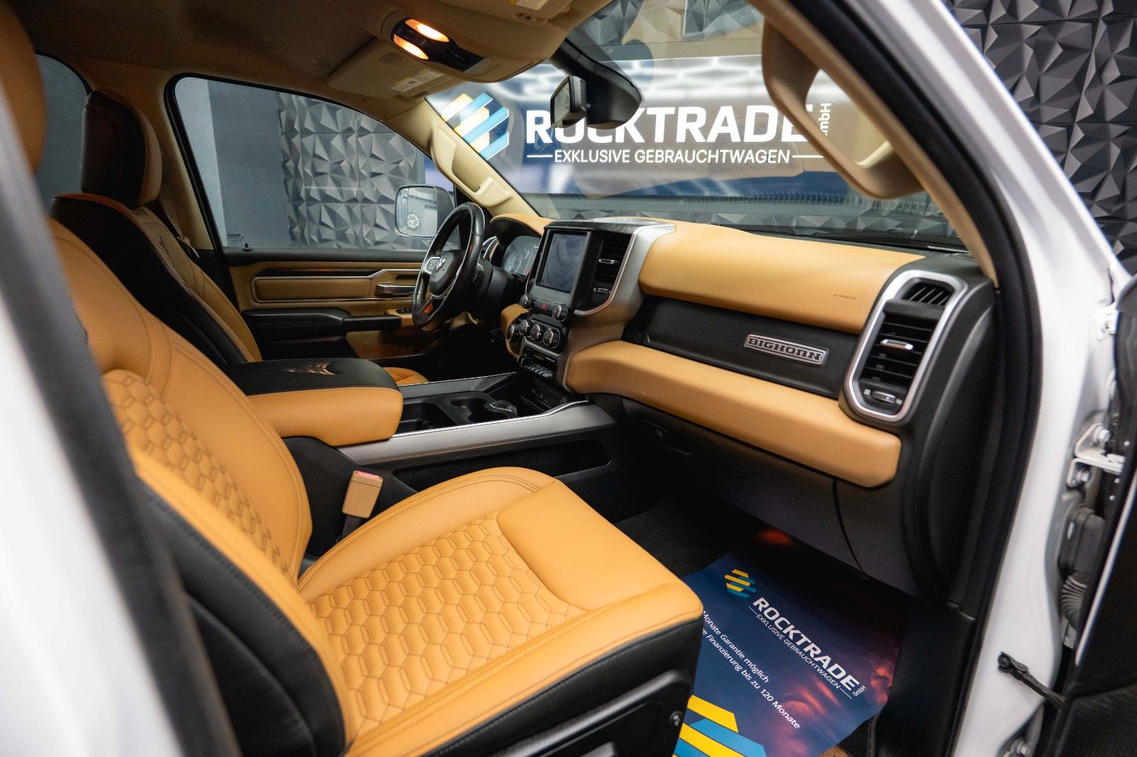 Fahrzeugabbildung Dodge RAM 5.7 V8 HEMI 4x4 OFFROAD LONGBED Night-Paket