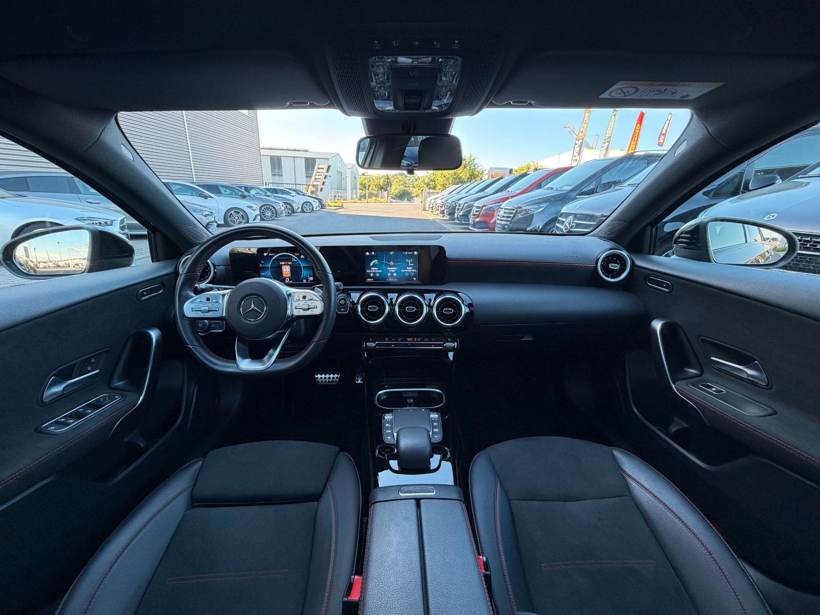 Fahrzeugabbildung Mercedes-Benz A 180 AMG Night+Pano+LED+Carplay
