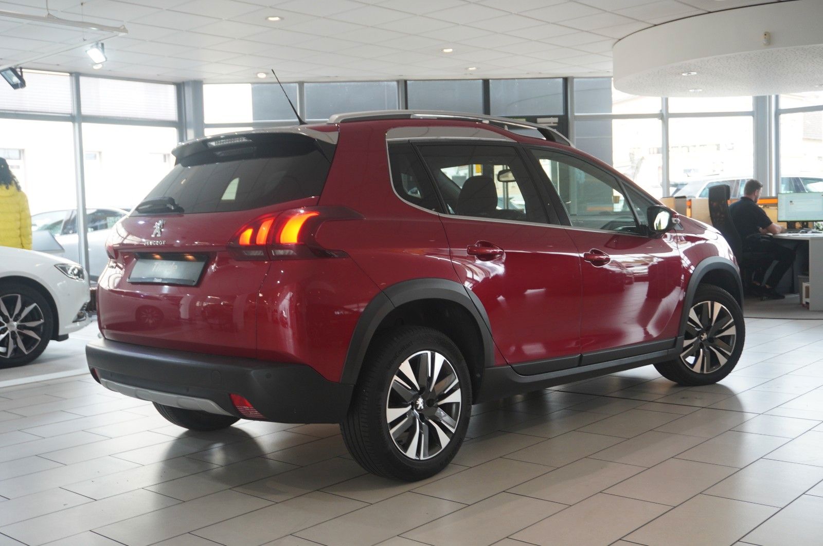 Fahrzeugabbildung Peugeot 2008 1.5D ALLURE NAVI/LED/KAMERA/SHZ/PANO./SPORT