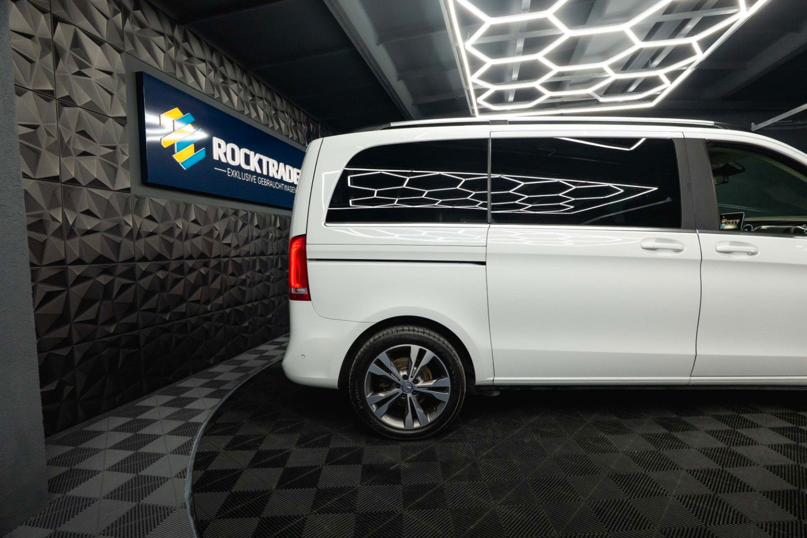 Fahrzeugabbildung Mercedes-Benz V 250 CDI AVANTGARDE EDITION 4MATIC | LED | 19%