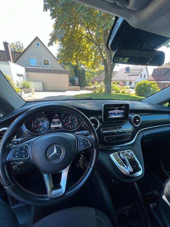 Mercedes-Benz V 220