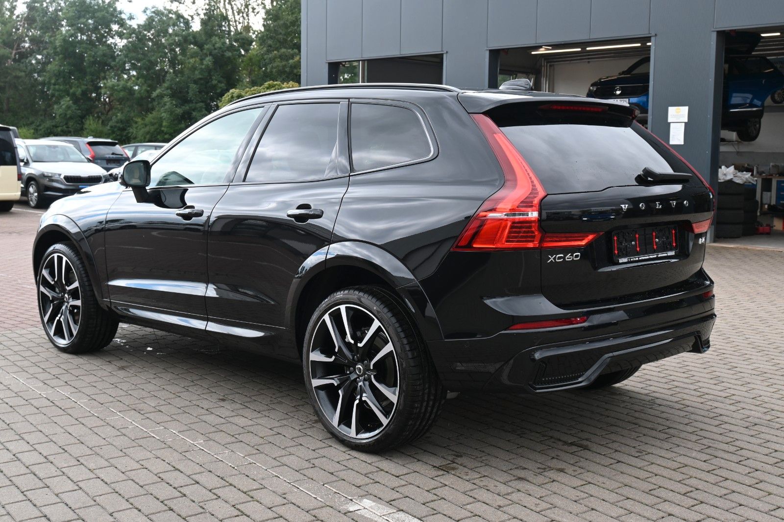 Fahrzeugabbildung Volvo XC60 B4 D AWD Ultimate Dark*STDHZG*360°*LUFT*ACC