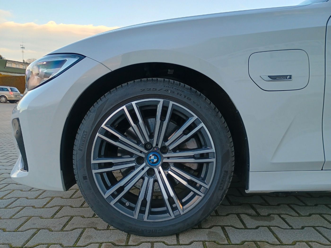 Fahrzeugabbildung BMW 320e Touring M-Sportpaket 2 JAHRE GARANTIE