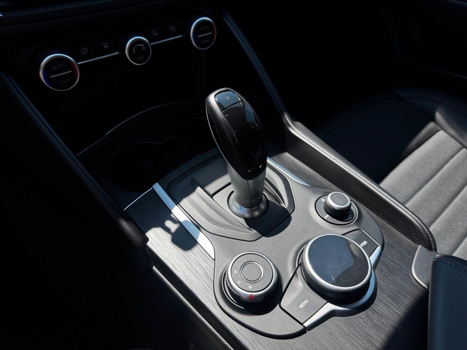 Fahrzeugabbildung Alfa Romeo Giulia 2.0 Super 200PS Automatik Navigation Klim
