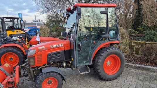 Kubota B 3030