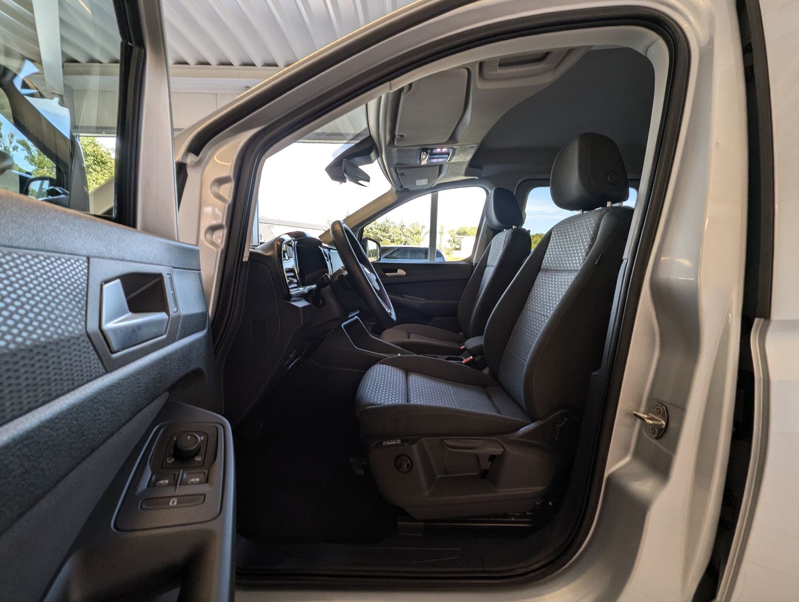 FORD Tourneo Connect L2 Titanium 7-Sitze LED Cam AHK - Image 12