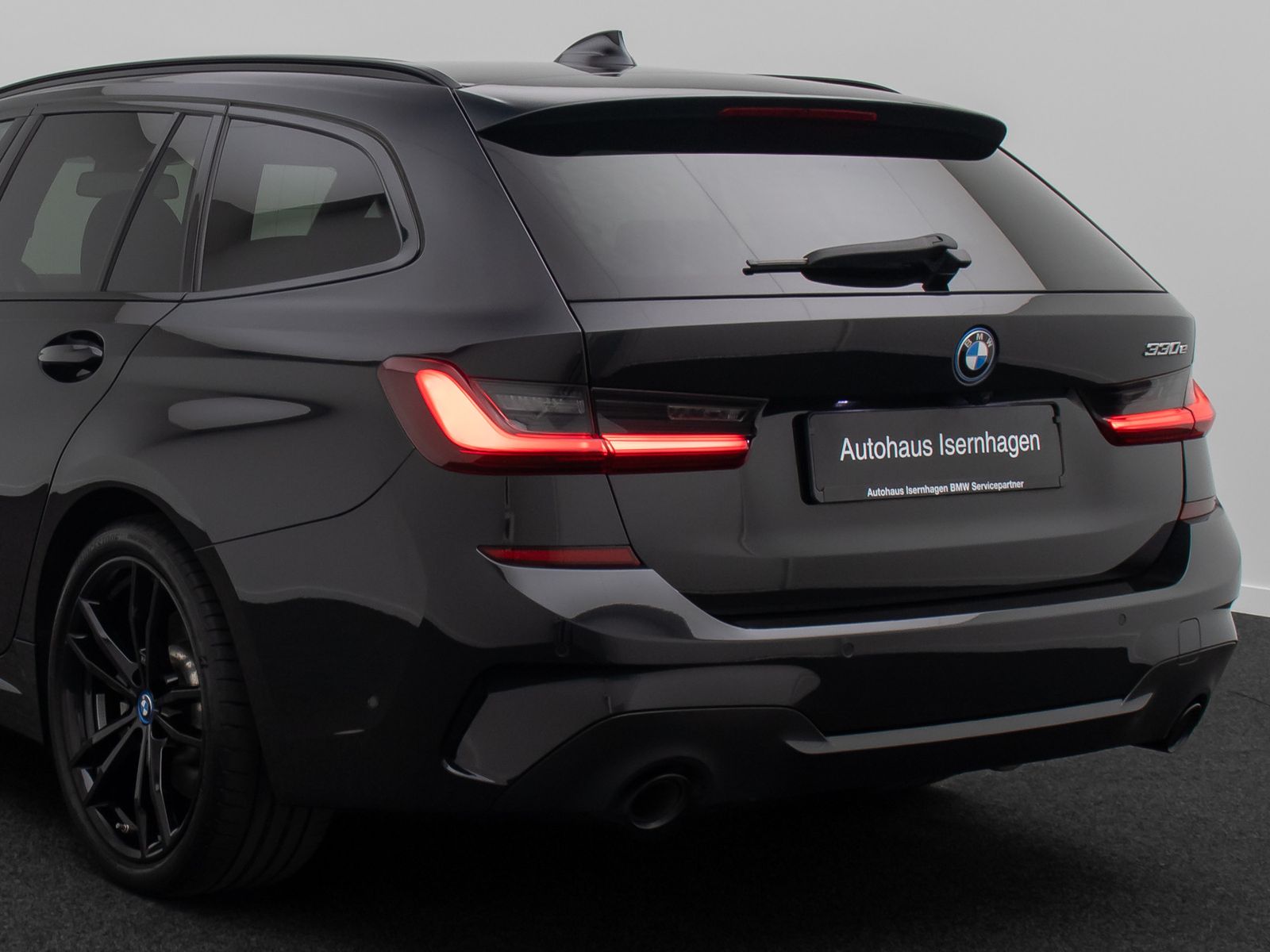 Fahrzeugabbildung BMW 330e M Sport DAB HiFi Laser HUD Panorama AHK 19"