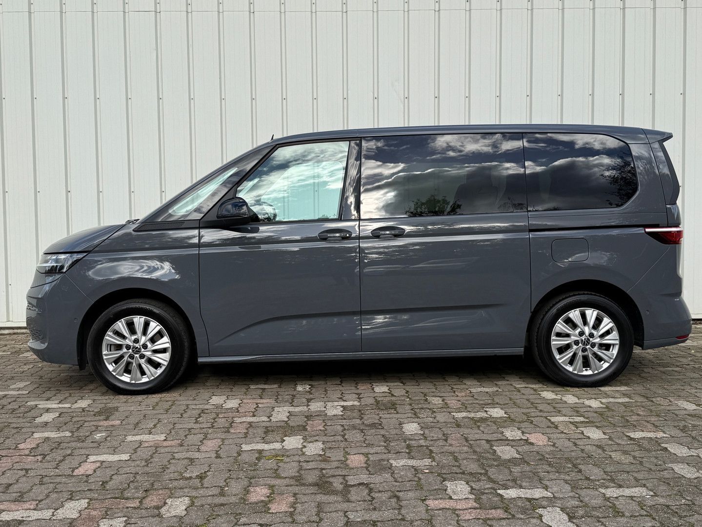 Volkswagen T7 Multivan 1.5 eHybrid Life 4Motion imagem 3