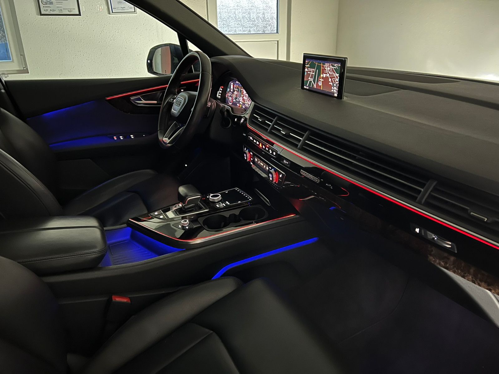 Fahrzeugabbildung Audi Q7 3.0 TDI Quattro/S-LINE/AHK/AMBI+/PANO/7-SITZ