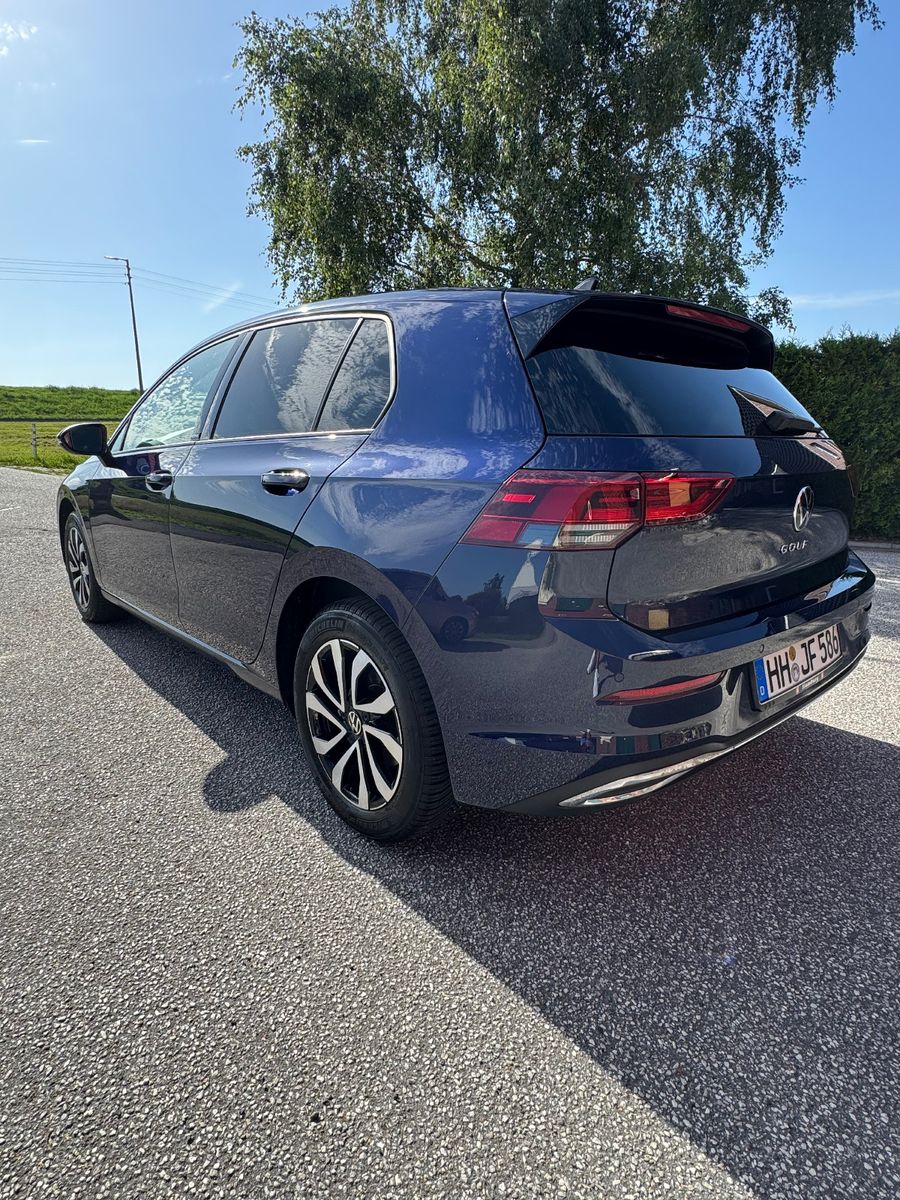 Fahrzeugabbildung Volkswagen Golf VIII Lim. Active mit Neuwagengarantie
