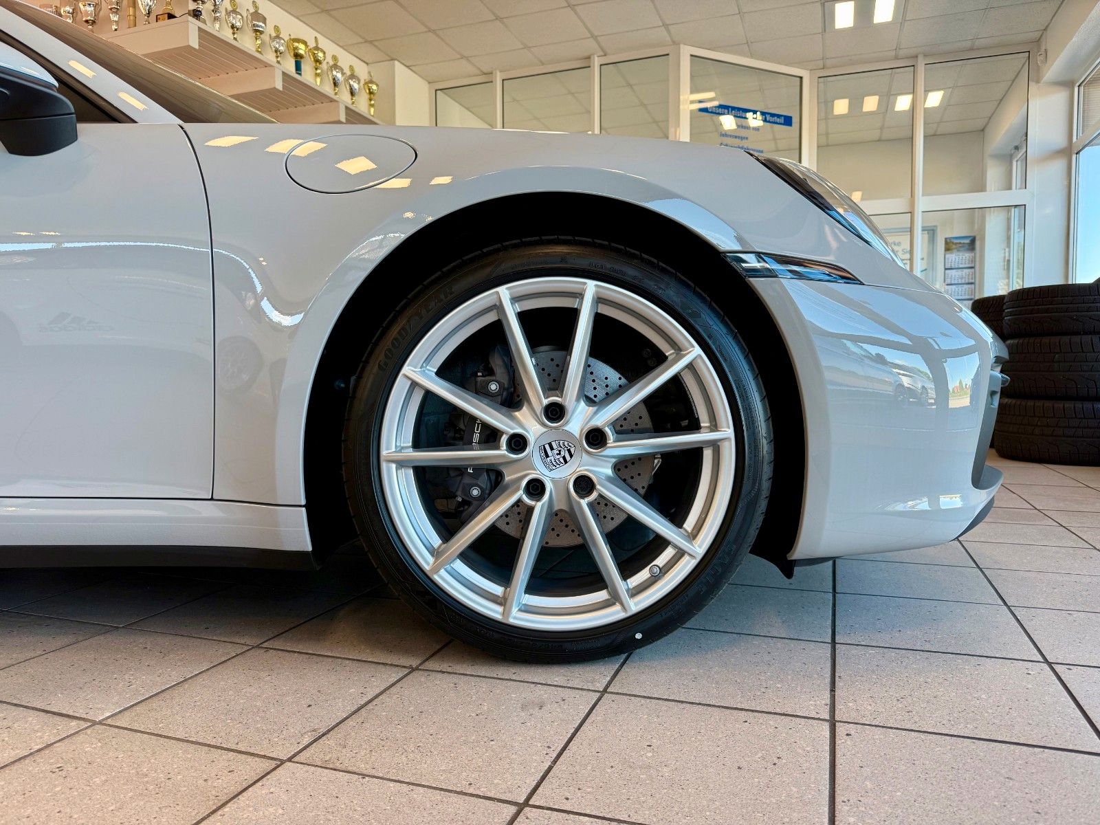 Fahrzeugabbildung Porsche 911 992 Carrera Cabrio Sportabgas/ACC/18-Wege