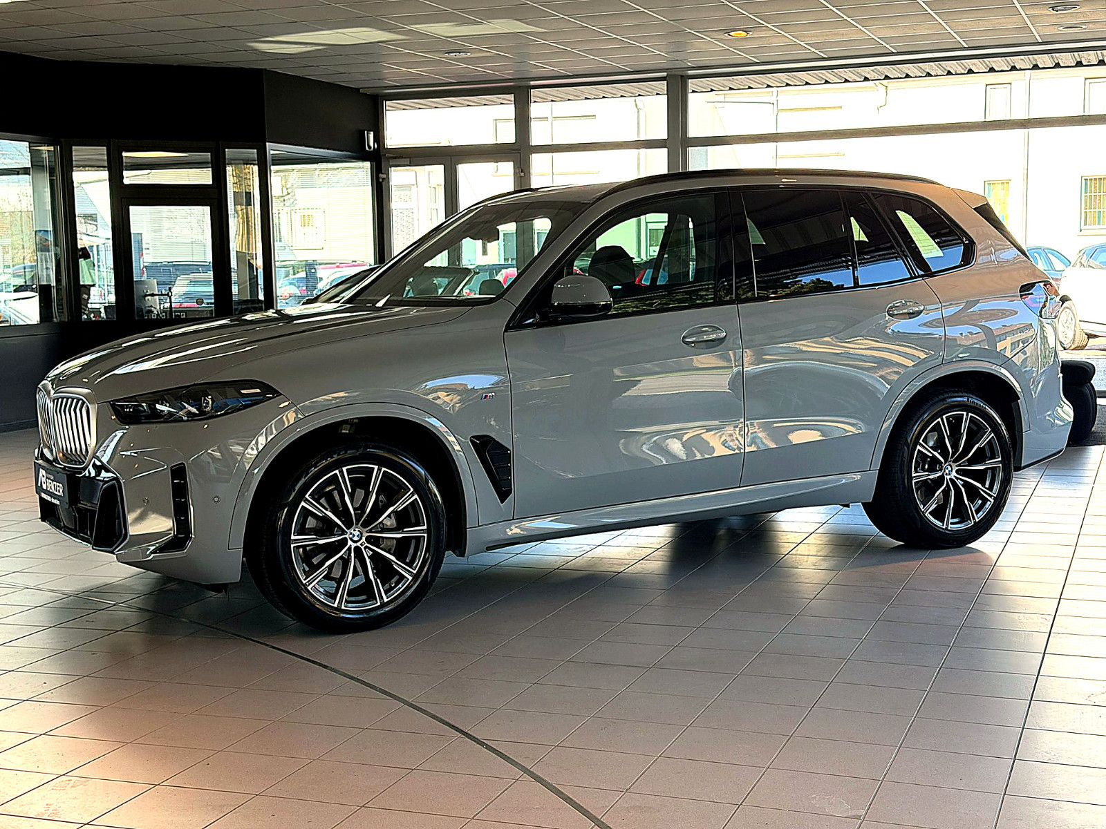 Fahrzeugabbildung BMW X5 30 d xDrive M Sport/HEAD-UP/360°/SOUND/AMBIEN