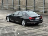 BMW 750i - - BMW 750 mit Benzin-Antrieb: Schwarz