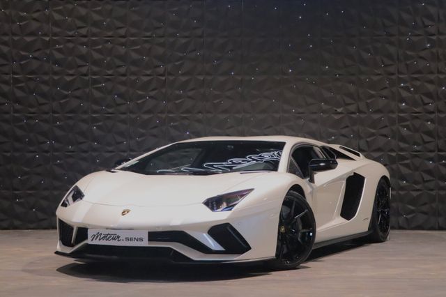 Lamborghini Aventador S - Transparent Bonnet - Camera