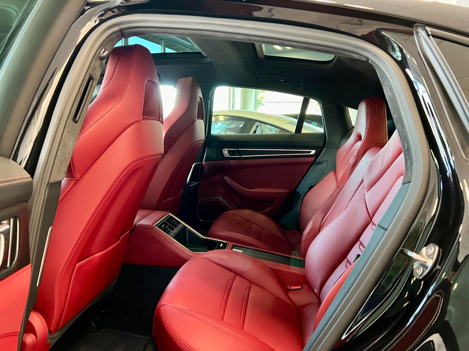 Fahrzeugabbildung Porsche Panamera GTS Panorama, ACC, Hinterachslenkung