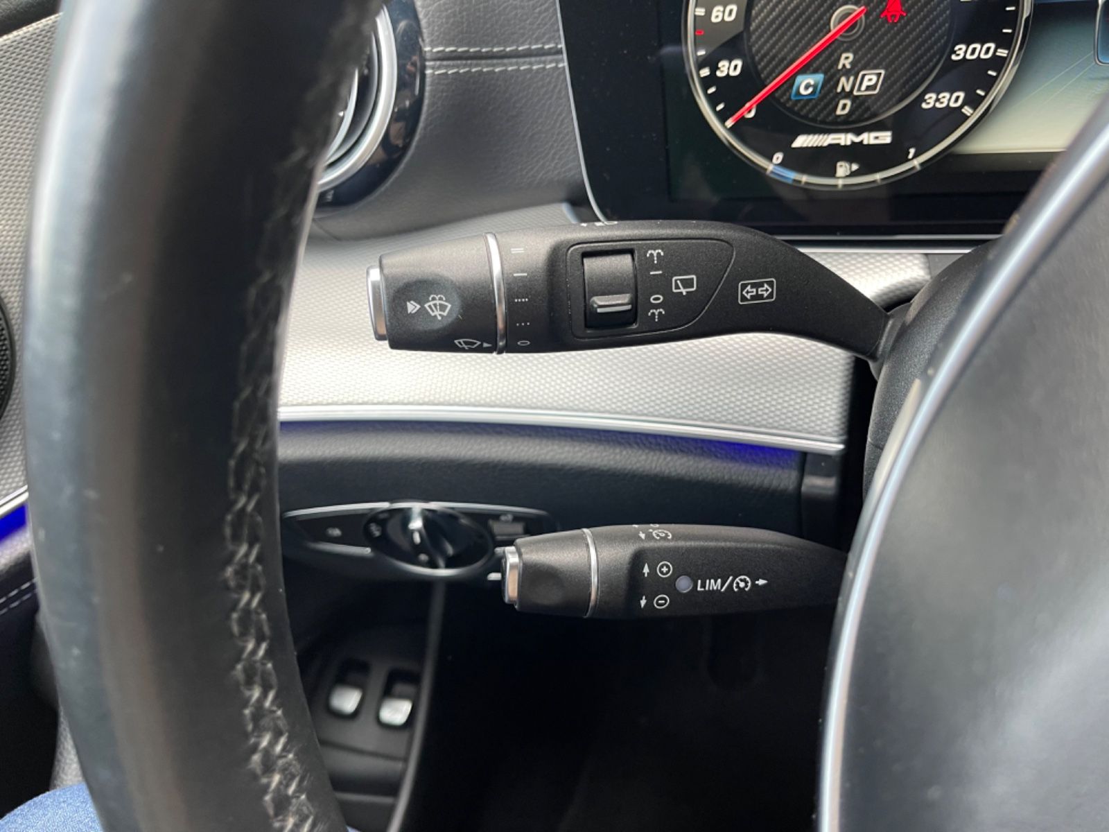 Fahrzeugabbildung Mercedes-Benz E 220d T 4Matic AMG*Standheizung*AmbientLight*