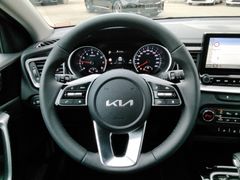 Fahrzeugabbildung Kia Ceed 1.5T GDI SPIRI+NAVI+KAMERA+PANO+PDC+CONNECT