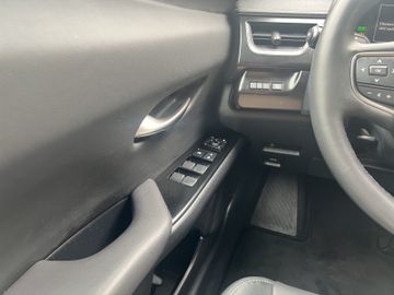 Lexus UX - 12