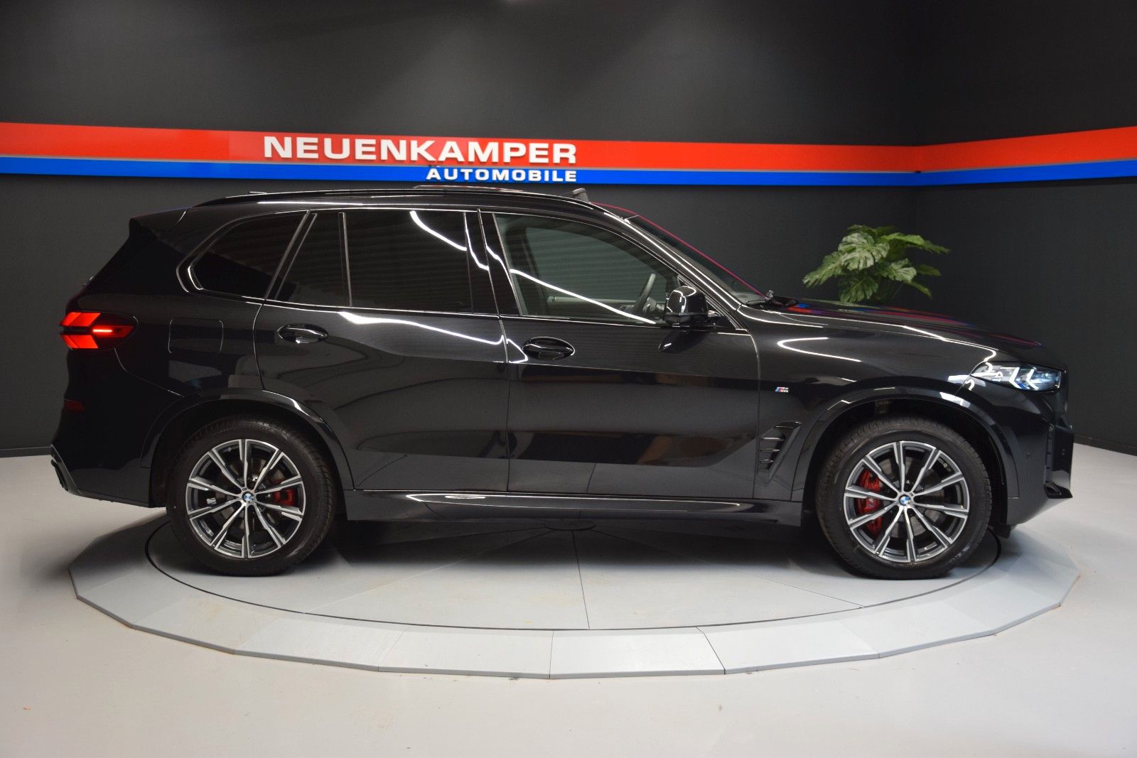 Fahrzeugabbildung BMW X5 30 d xDrive M Sport Pano Sitzbelüft. AHK HuD
