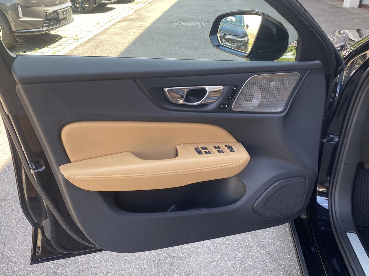 Volvo V60 Ultra Dark Recharge Plug-In Hybrid AWD Navi foto 10