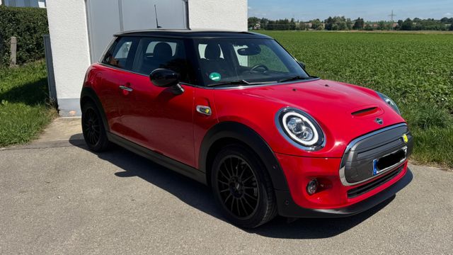 MINI Cooper SE Trim L - 8-fach bereift auf Alufelgen