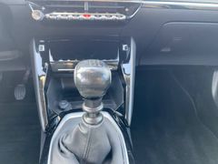 PEUGEOT 2008 1.2  Navi Kamera Sitzheizung AHK