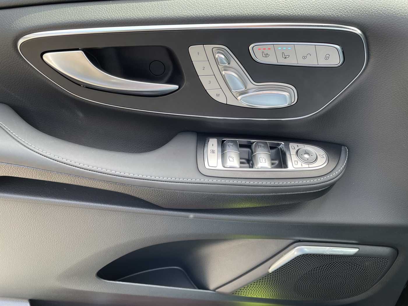 Fahrzeugabbildung Mercedes-Benz V 300 d AVA 4MATIC AMG Kühlschrank AIRMATIC