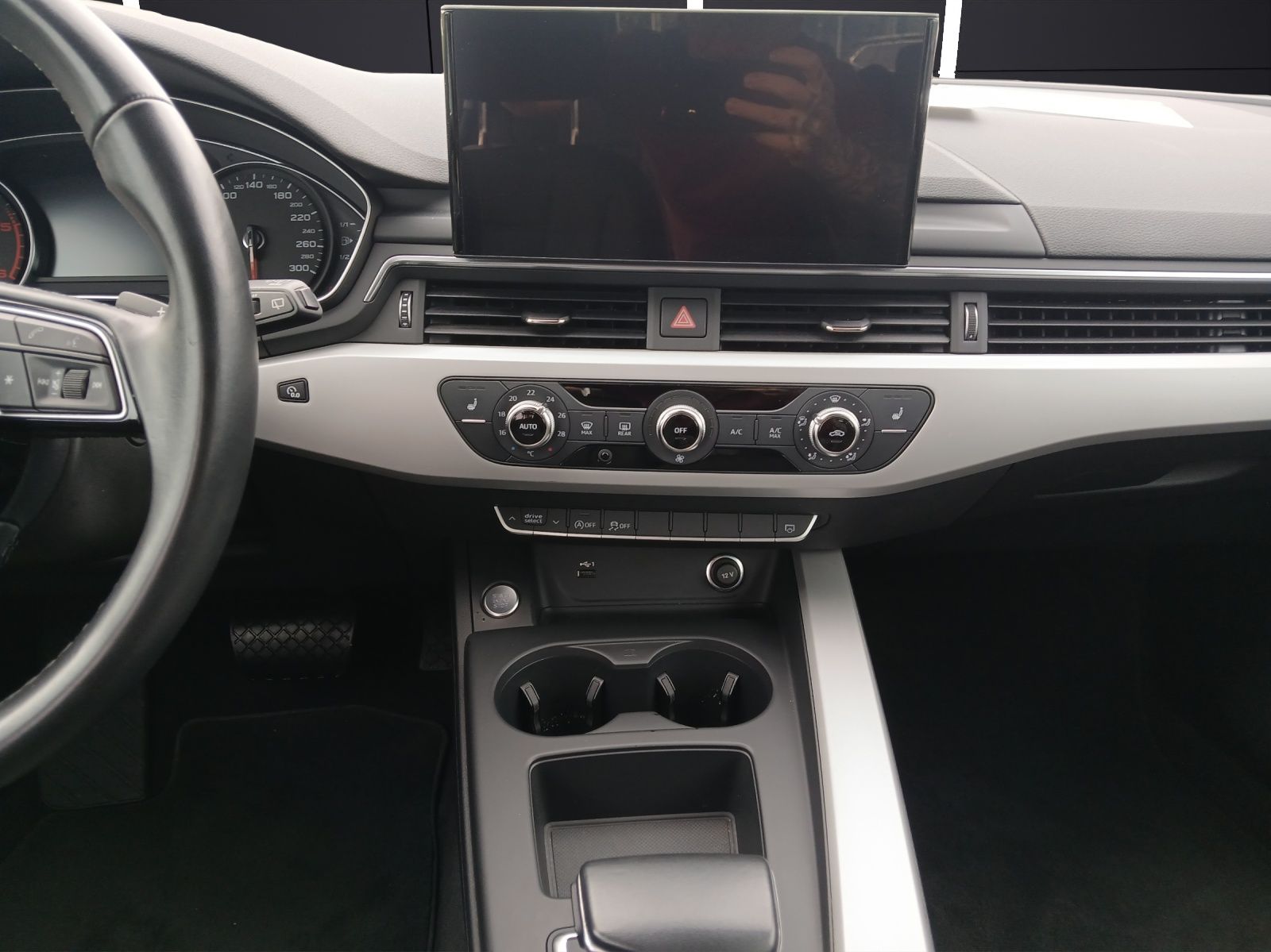 Fahrzeugabbildung Audi A4 Avant 40 TDI basis S-tronic Navi GRA PDC SH L