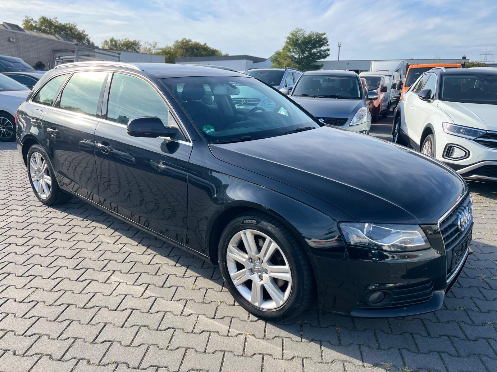 Audi A4 2010 — салон